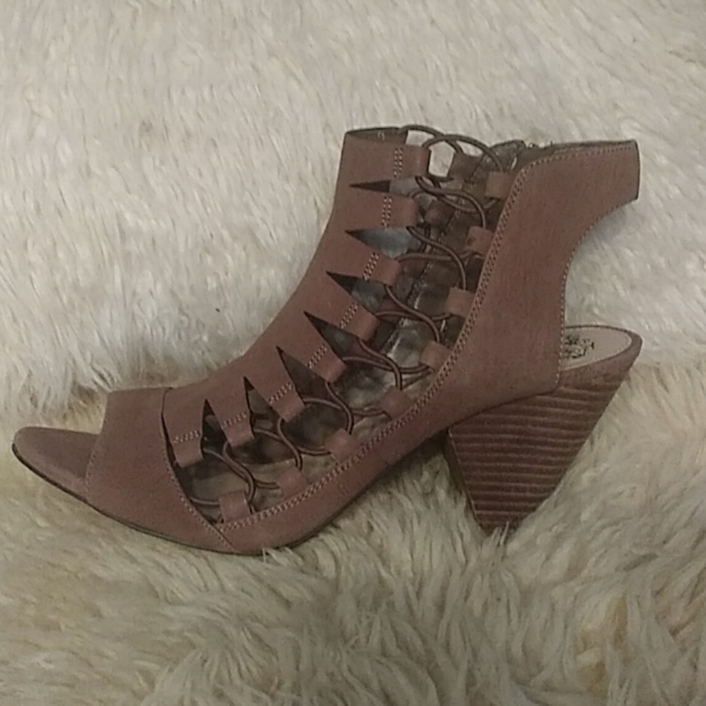 Vince Camuto leather sandals as 10 NWT